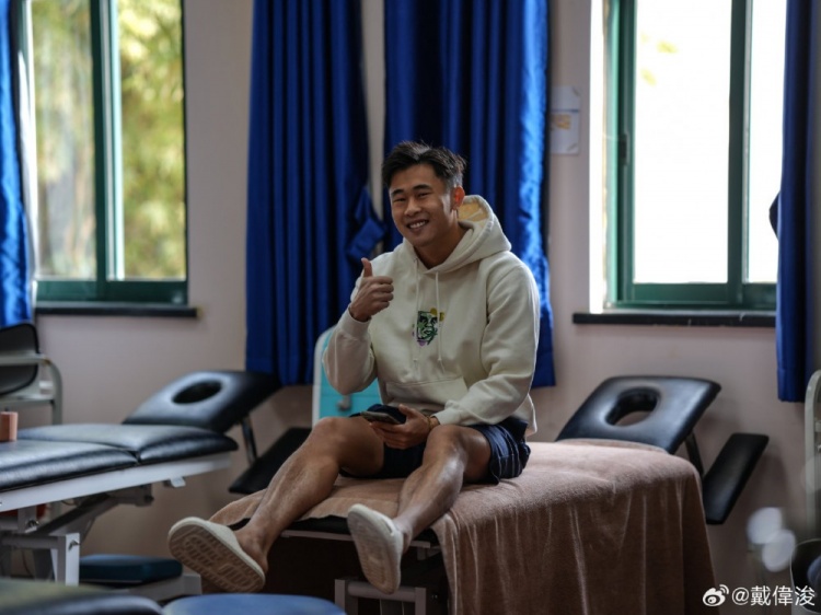  Everything will be fine！戴偉浚曬機場(chǎng)照暗示將手術(shù)：很快再見(jiàn)