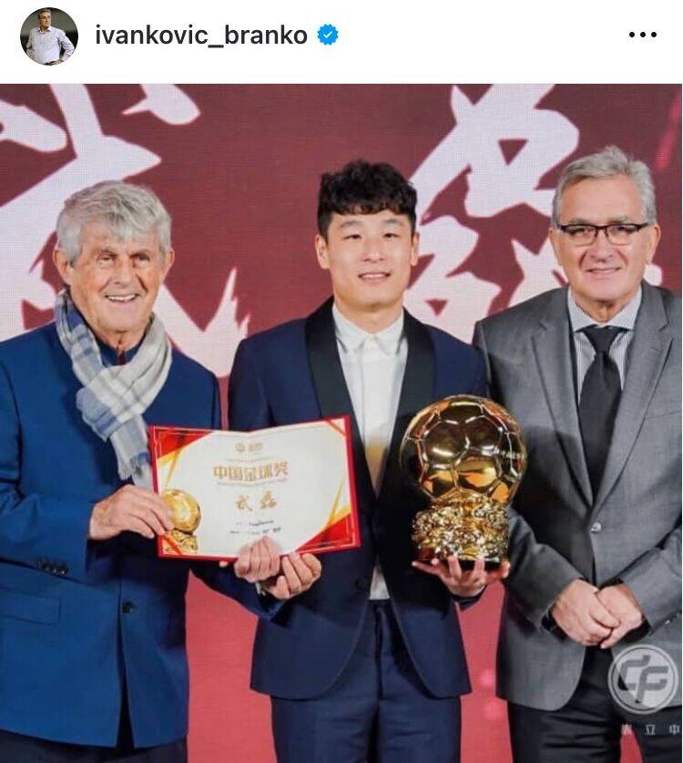  出席中國金球獎頒獎儀式，伊萬(wàn)曬與武磊、米盧同框照片