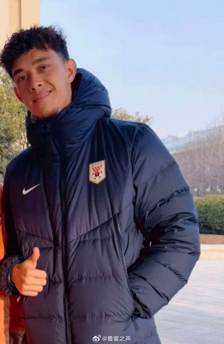  博主：泰山隊新援李小恒已抵達俱樂(lè )部，明天將隨隊登泰山祈福