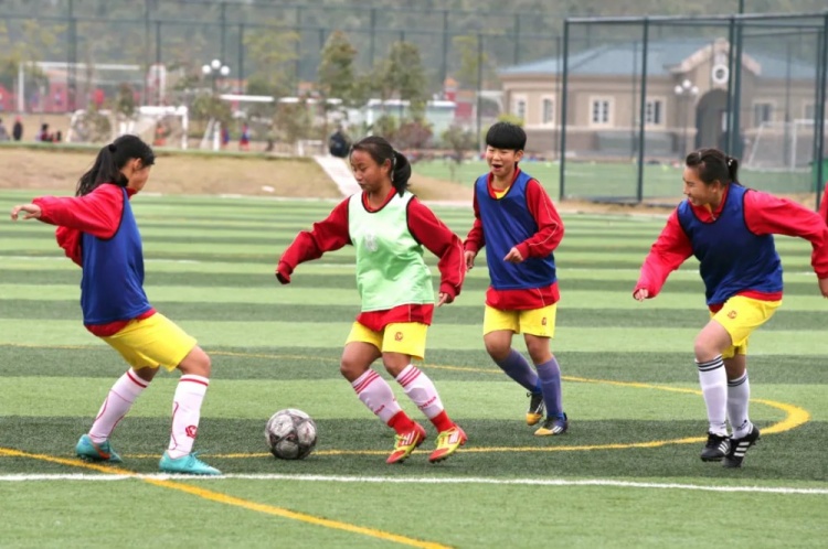  恒大足校發(fā)文：首批培養球員張琳艷榮膺2024中國女子金球獎