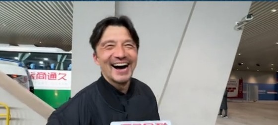  帶孩子和帶球隊哪個(gè)更累？謝暉笑言：都累，但帶孩子更累
