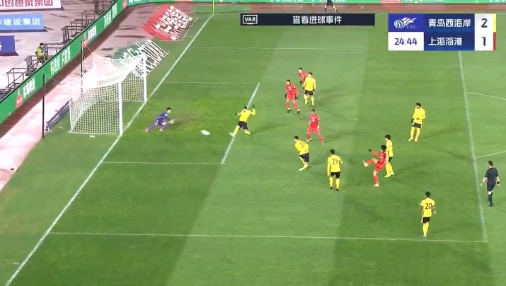  這球漂亮！19歲李新翔晃過(guò)張呈棟單挑防線(xiàn)破門(mén)，海港生涯處子球！