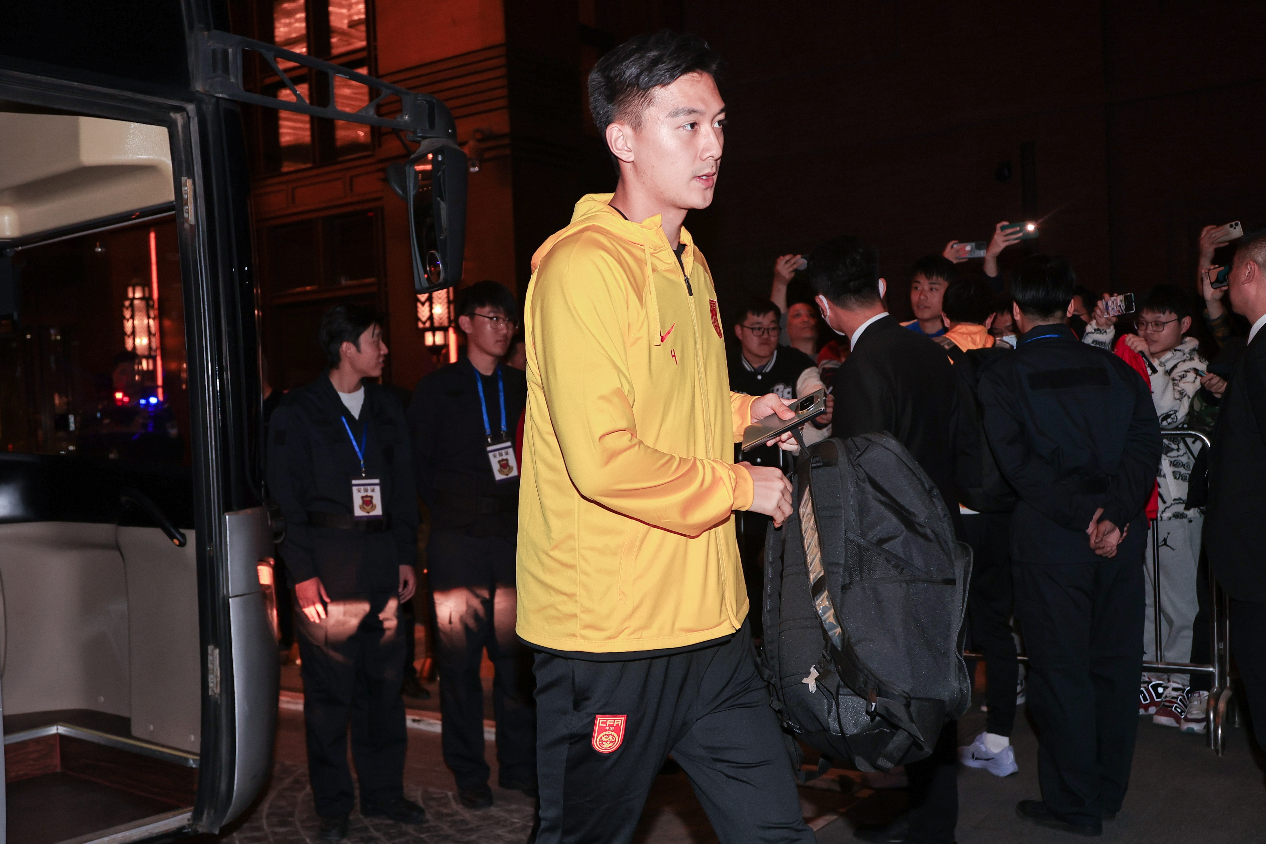  津媒：李源一表現達標后伊萬(wàn)火速招入，蔣圣龍讓國足教練組舒緩