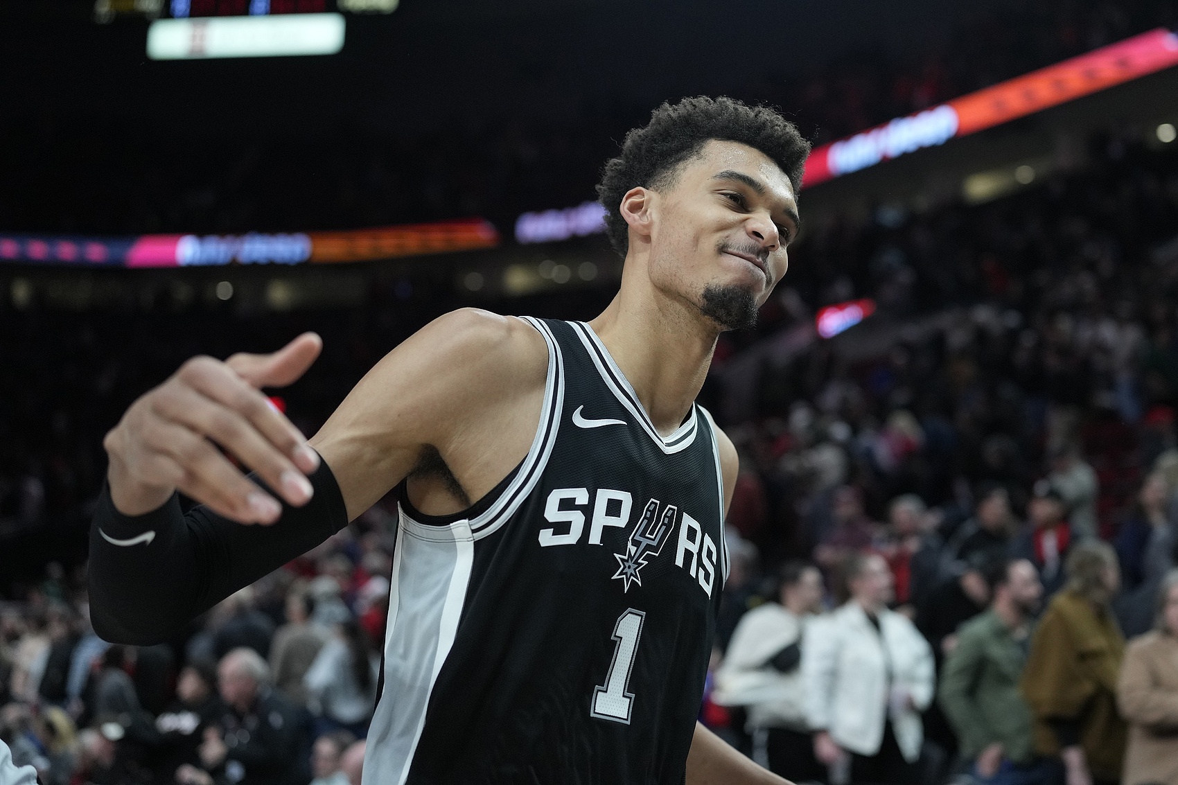  下一個(gè)NBA超級巨星？文班亞馬——身高&技術(shù)與人格魅力的完美結合