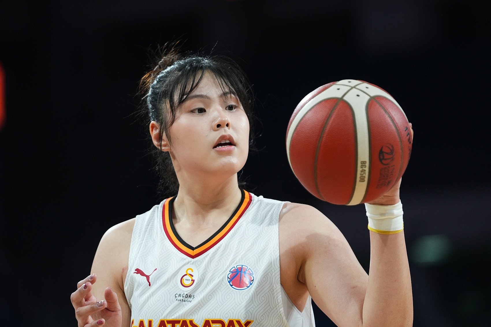  穩定高效！李月汝9中6得到18分10板1助2斷1帽 罰球6中6