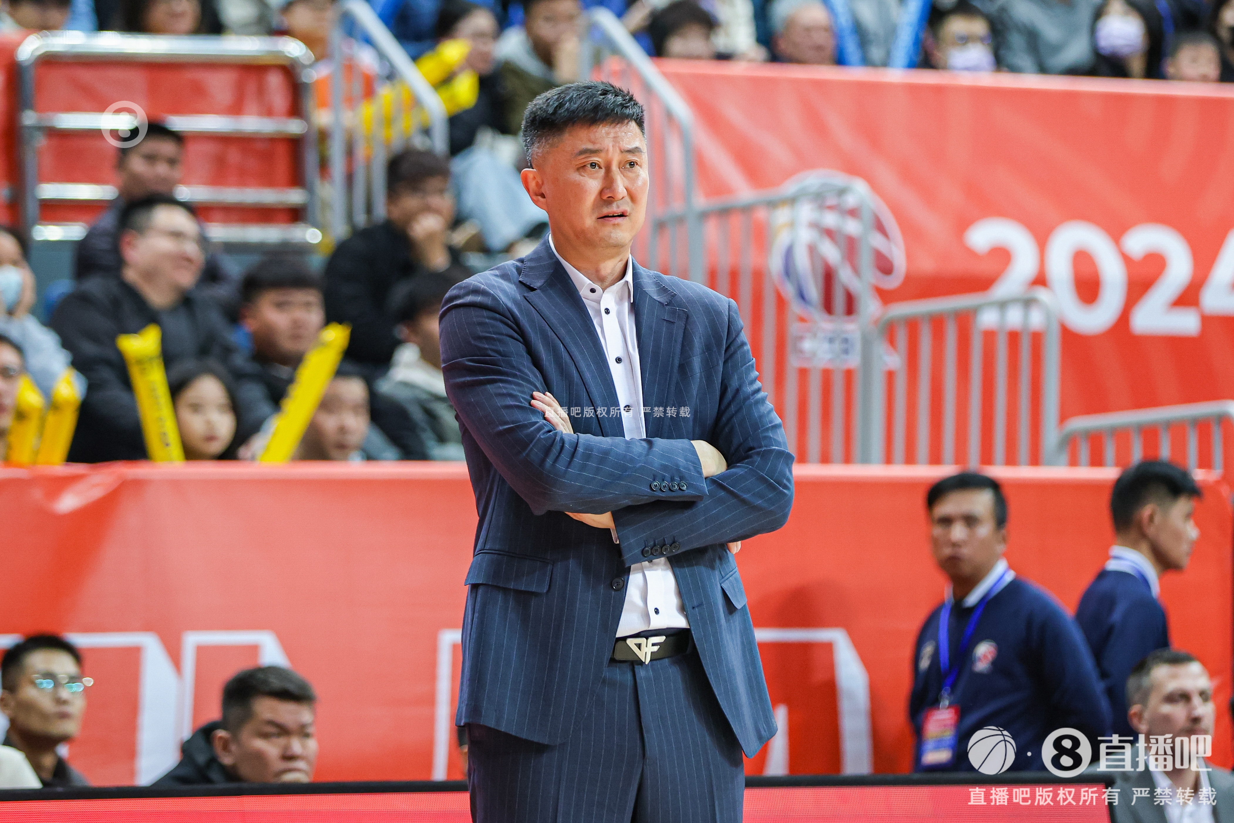  杜鋒：年輕隊員上去犯了很多錯誤 比分一下就拉開(kāi)了