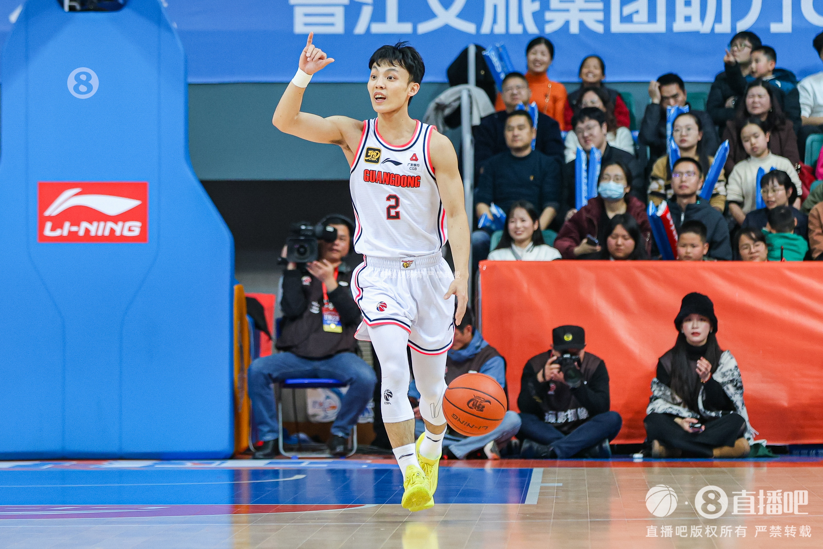  難得打這么短時(shí)間！徐杰32分鐘11中6拿到17分3板7助 正負值+36