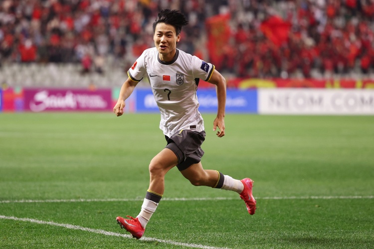  媒體人：朱鵬宇、毛偉杰踢中甲時(shí)我就夸了，中國足球需偶像球星