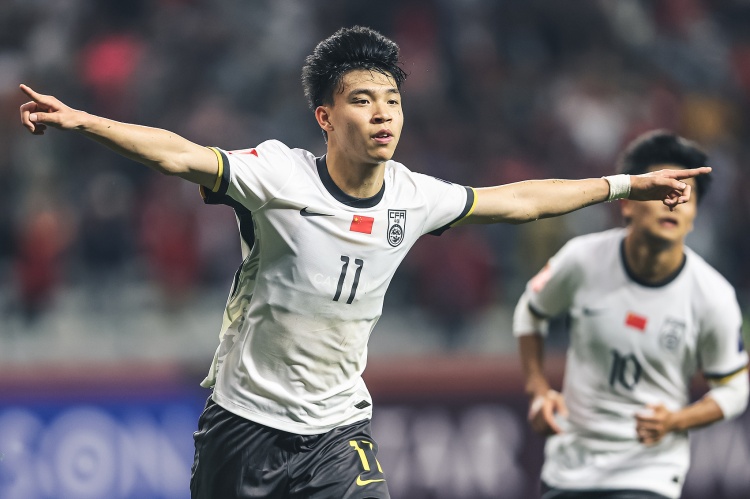  北青體育：18歲“跳級生”王鈺棟有望進(jìn)入國足客戰沙特名單！