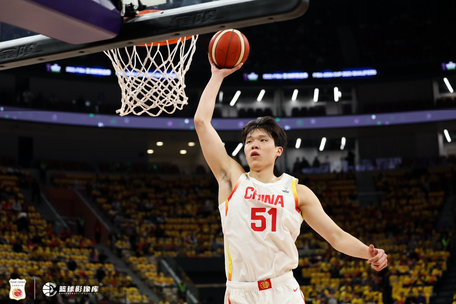  中國男籃戰勝關(guān)島鎖定小組第一 年輕內線(xiàn)楊瀚森19分9板表現出色